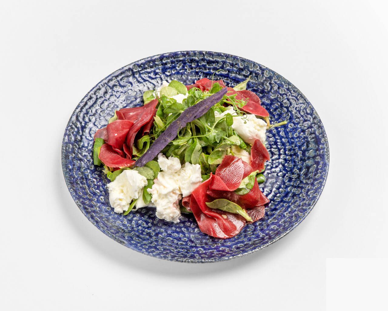 Mozzabua – Büffelmozzarella, Rote Bete, Vogerlsalat und Krenvinaigrette